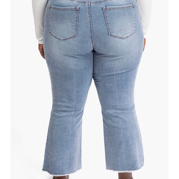 1822 Denim High Waist Frayed Crop Demi Bootcut Jeans - 16W - Picture 9 of 10